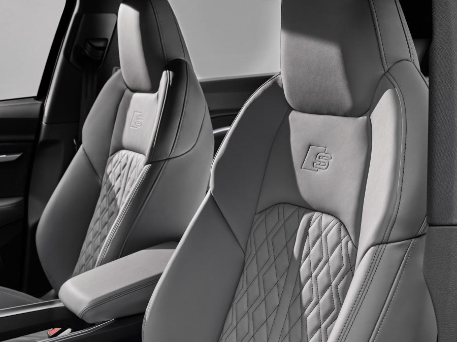 Интерьер Audi e-tron S 2020 года  (WW) (фото 50 из 62)